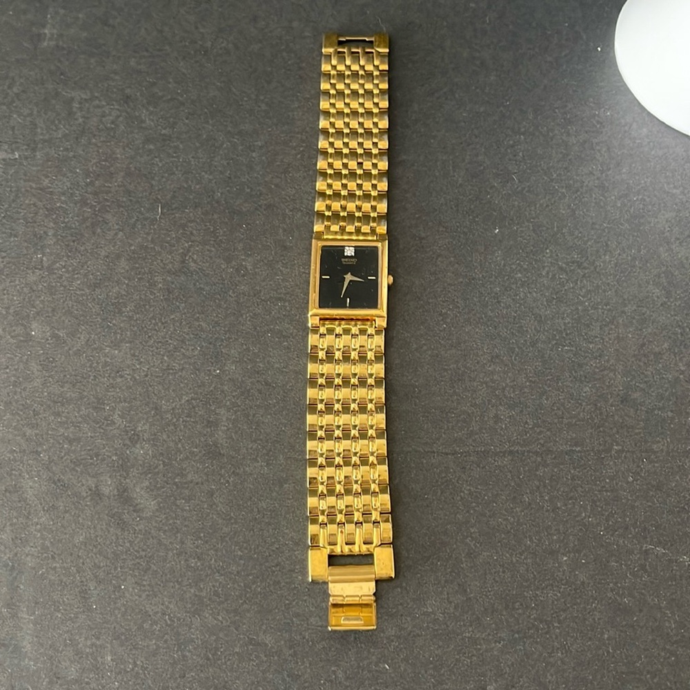 VINTAGE SEIKO QUARTZ MEN’S SLIM DRESS WATCH